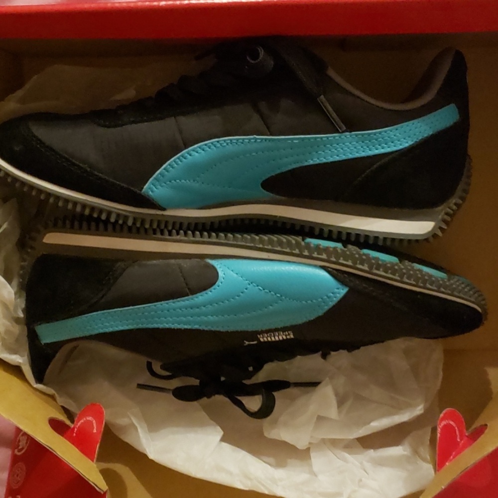 NWOT PUMA Speeder shoes